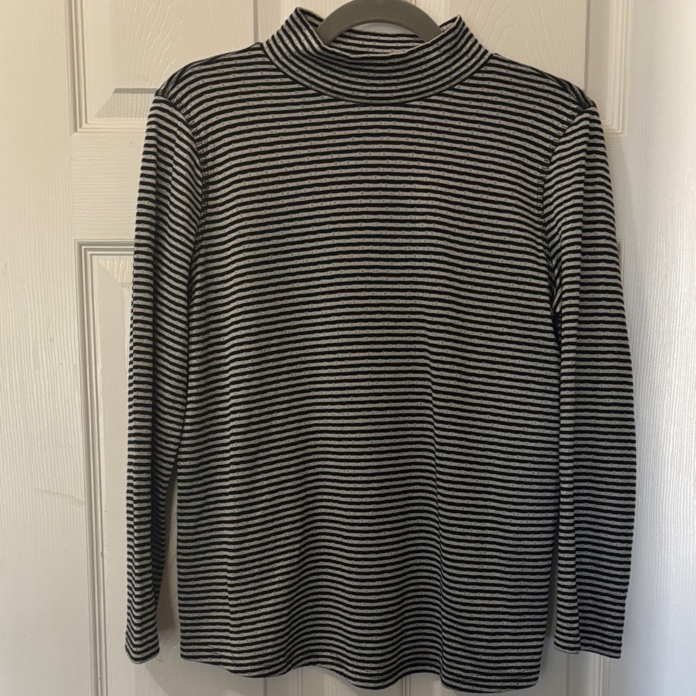 Chico's Zenergy Black and White Mock Neck Knit Top Size 1P/MP
